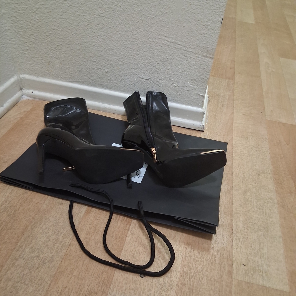 Size 6 Chic Black Heeled Boots with Gold Accents